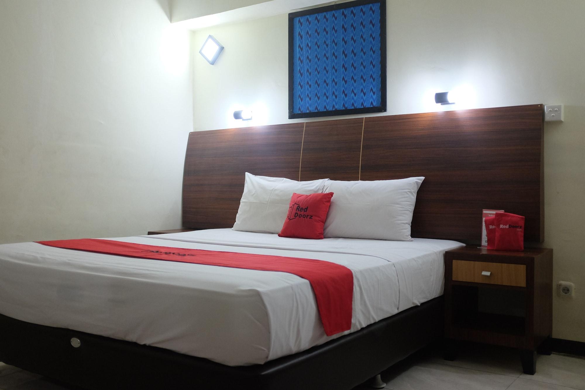 RedDoorz Plus near Senen Dżakarta Zewnętrze zdjęcie