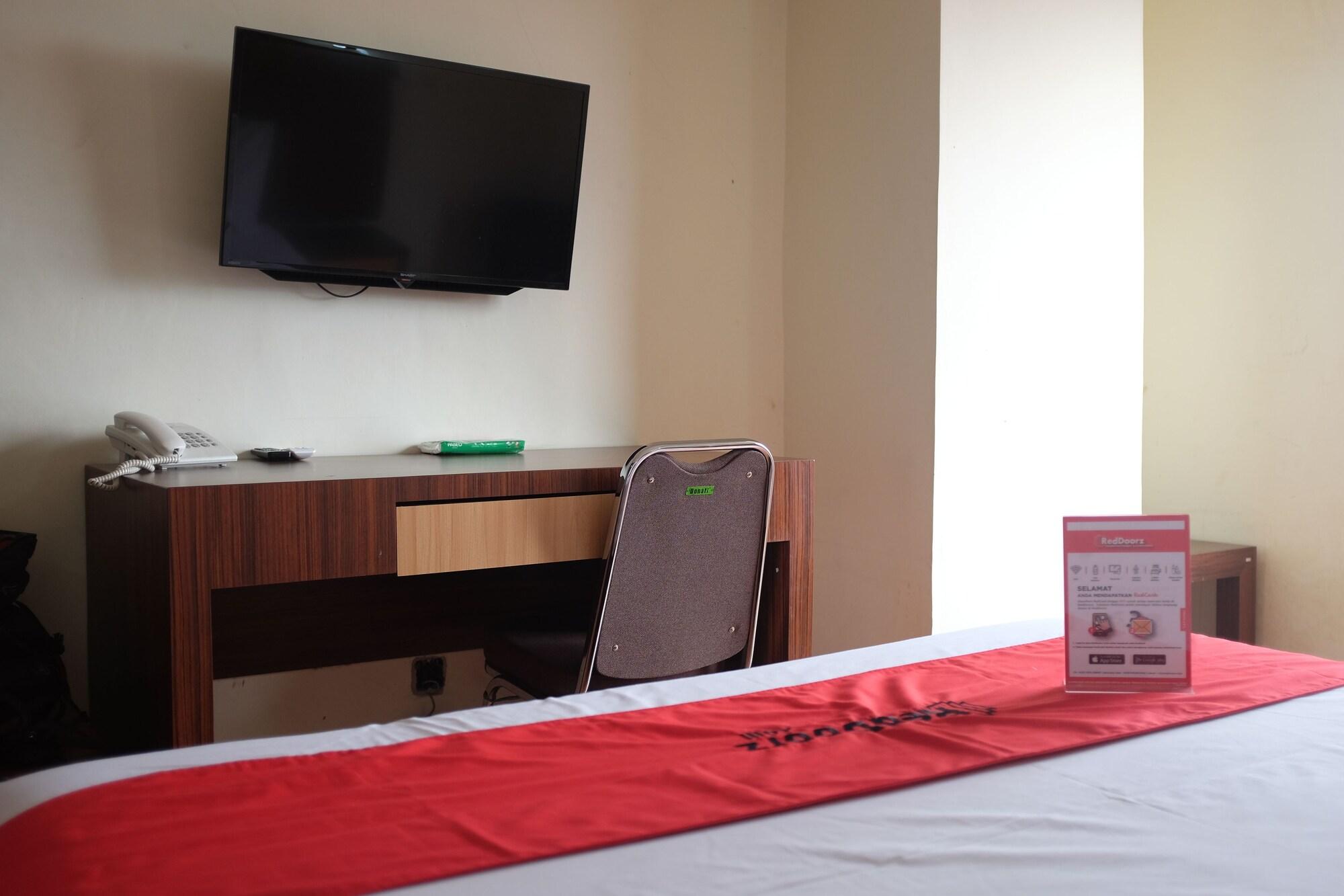 RedDoorz Plus near Senen Dżakarta Zewnętrze zdjęcie