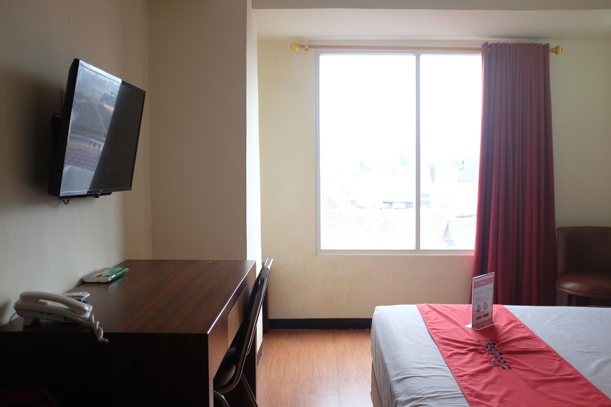 RedDoorz Plus near Senen Dżakarta Zewnętrze zdjęcie