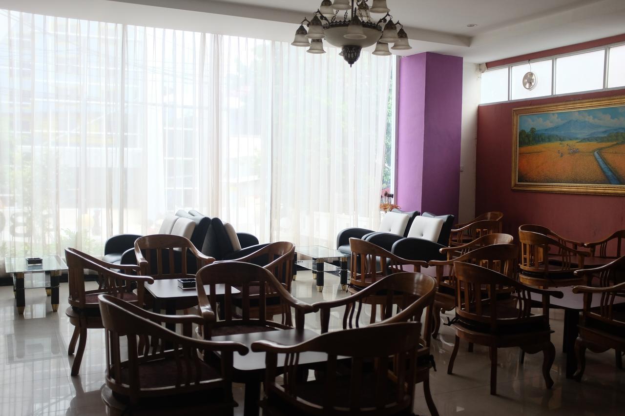 RedDoorz Plus near Senen Dżakarta Zewnętrze zdjęcie