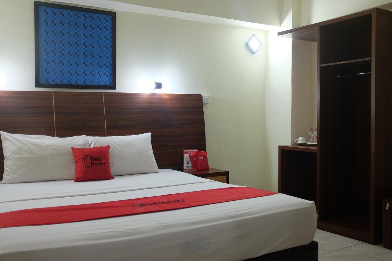 RedDoorz Plus near Senen Dżakarta Zewnętrze zdjęcie