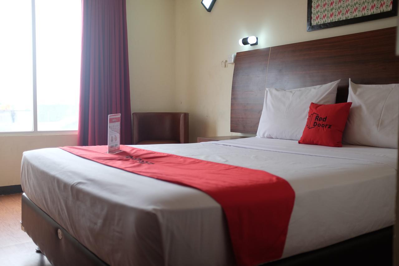 RedDoorz Plus near Senen Dżakarta Zewnętrze zdjęcie